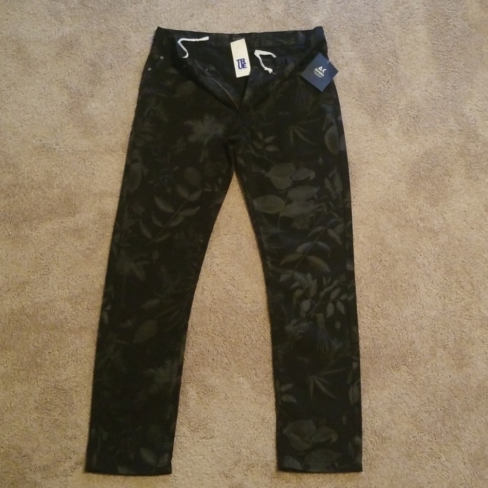 Akomplice pants